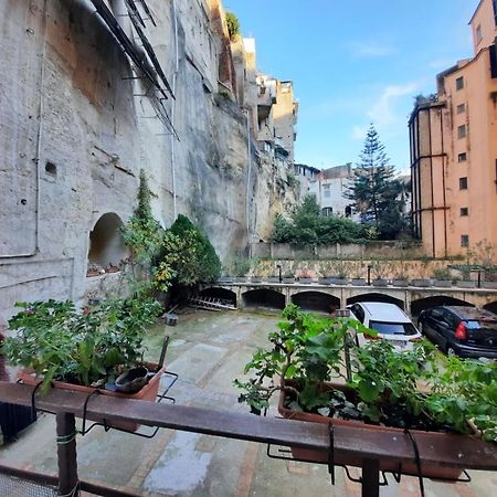 La Casa Nella Roccia Apartment Наполи Екстериор снимка