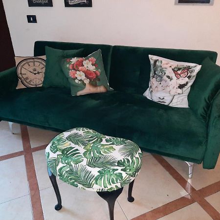 La Casa Nella Roccia Apartment Наполи Екстериор снимка
