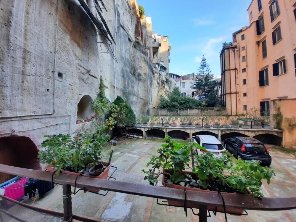 La Casa Nella Roccia Apartment Наполи Екстериор снимка