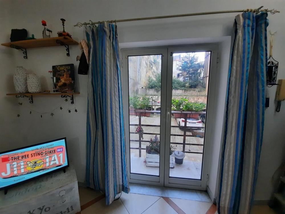 La Casa Nella Roccia Apartment Наполи Екстериор снимка