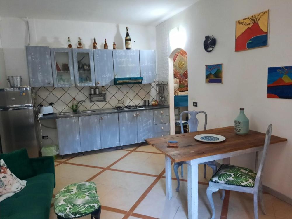La Casa Nella Roccia Apartment Наполи Екстериор снимка