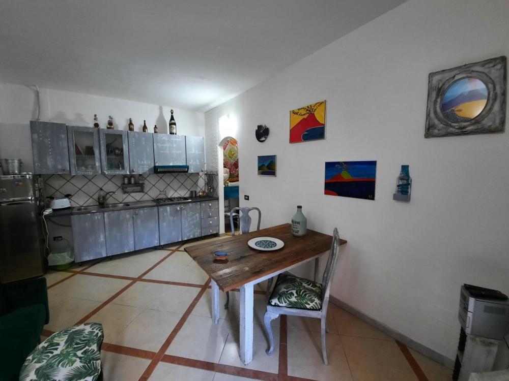 La Casa Nella Roccia Apartment Наполи Екстериор снимка