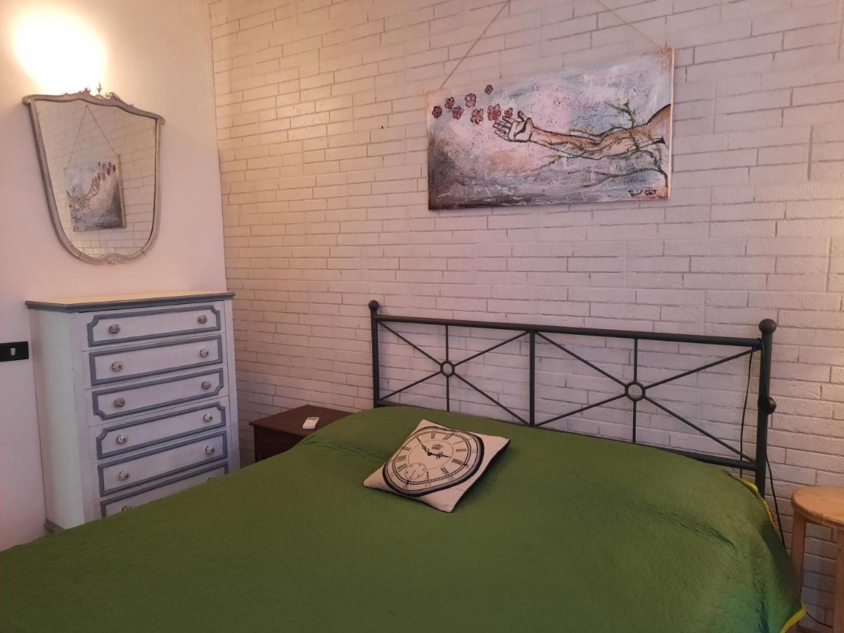 La Casa Nella Roccia Apartment Наполи Екстериор снимка