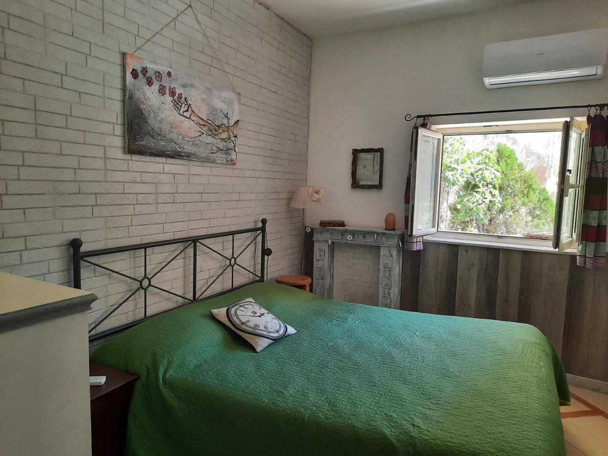 La Casa Nella Roccia Apartment Наполи Екстериор снимка